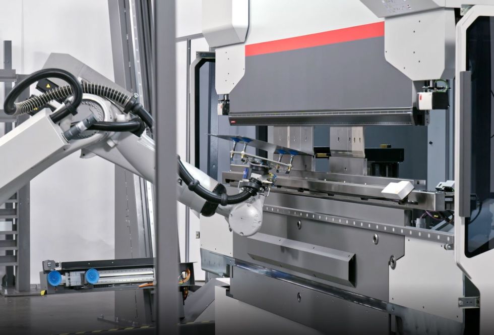 Unlock efficiency with Bystronic's Bending Cell, the pinnacle of automated sheet metal bending. Precision meets innovation in our cutting-edge bending press, making us the go-to for your automatic sheet metal bending machine needs.