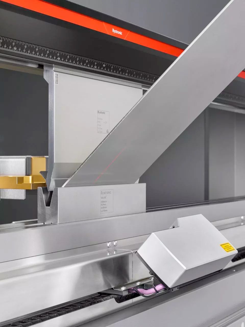 Xpert Pro in use showing bending