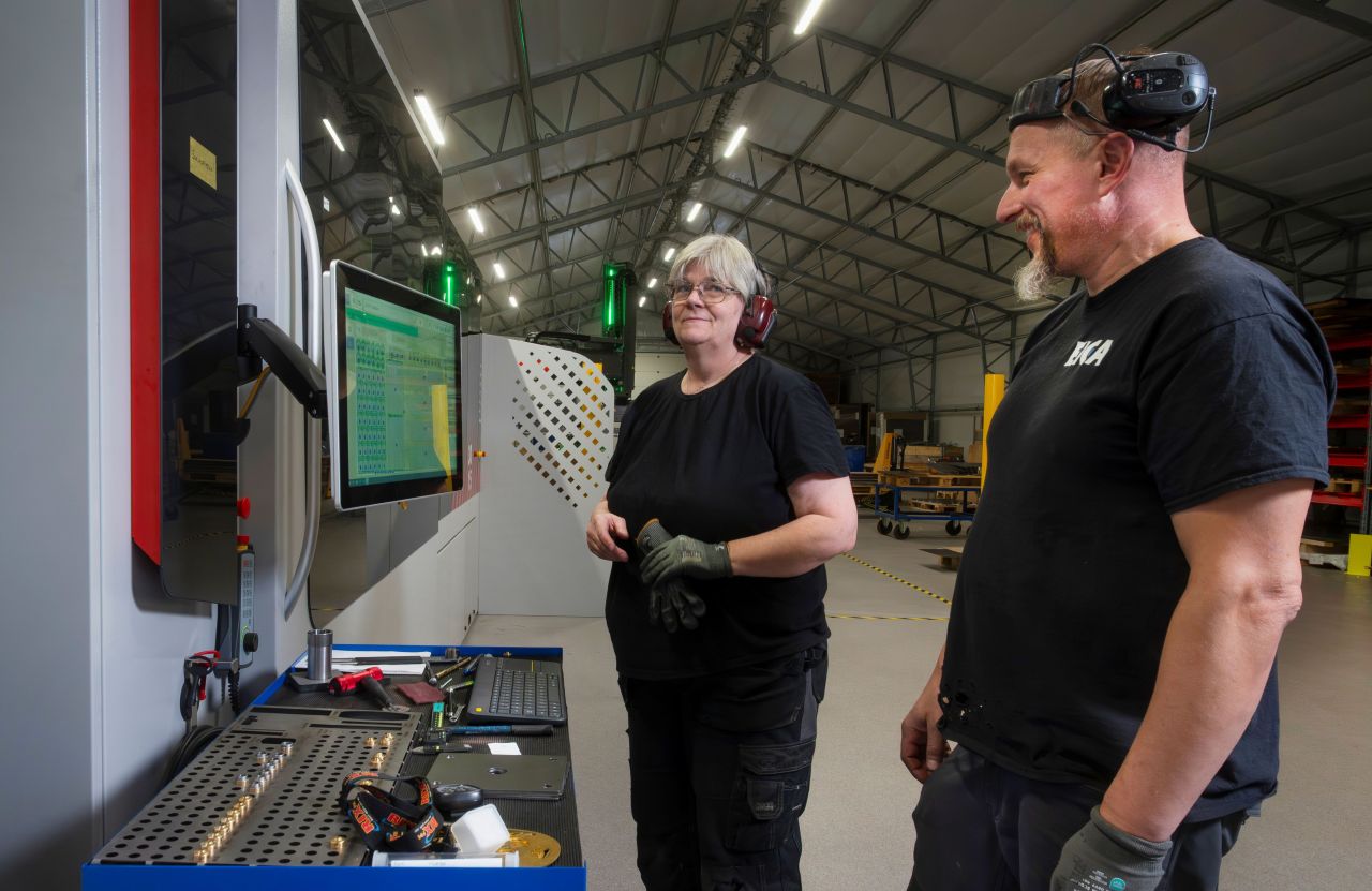Laser operators in front of their Bystronic ByCut laser fiber cutting machine