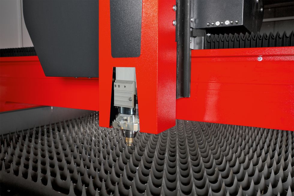 Cutting bridge of a laser cutter processing metal