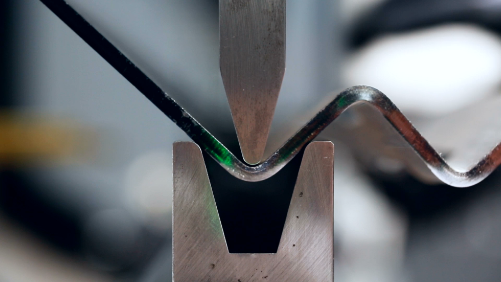 Xpert Pro sheet metal bender: High-tech bending