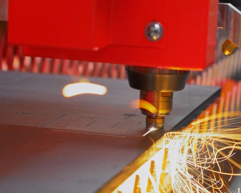 Cutting head of a fiber laser machine processing sheet metal