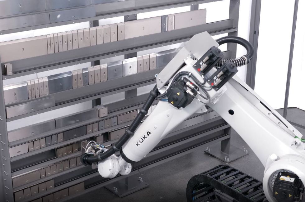 Bystronic's Bending Cell is the heartbeat of automated sheet metal bending. Elevate your fabrication game with our cutting-edge bending press, delivering flawless results in every cycle of your automatic sheet metal bending machine.