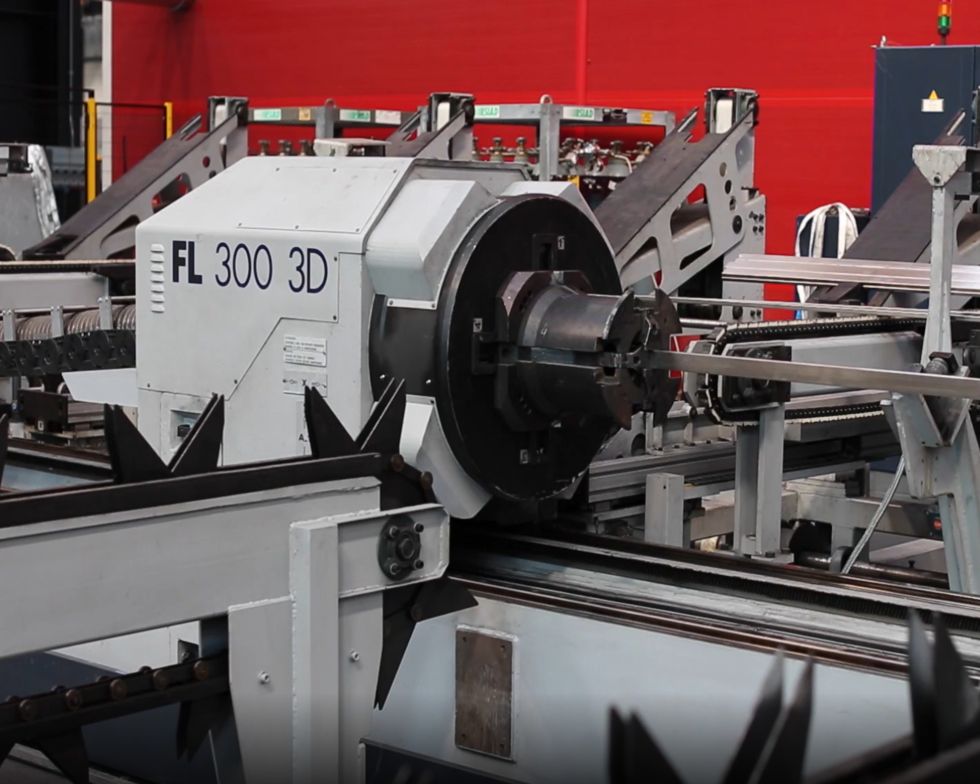 Laser Rohrschneiden mit der FL 300 Tube Lasermaschine für unterschiedliche Durchmesserbereiche