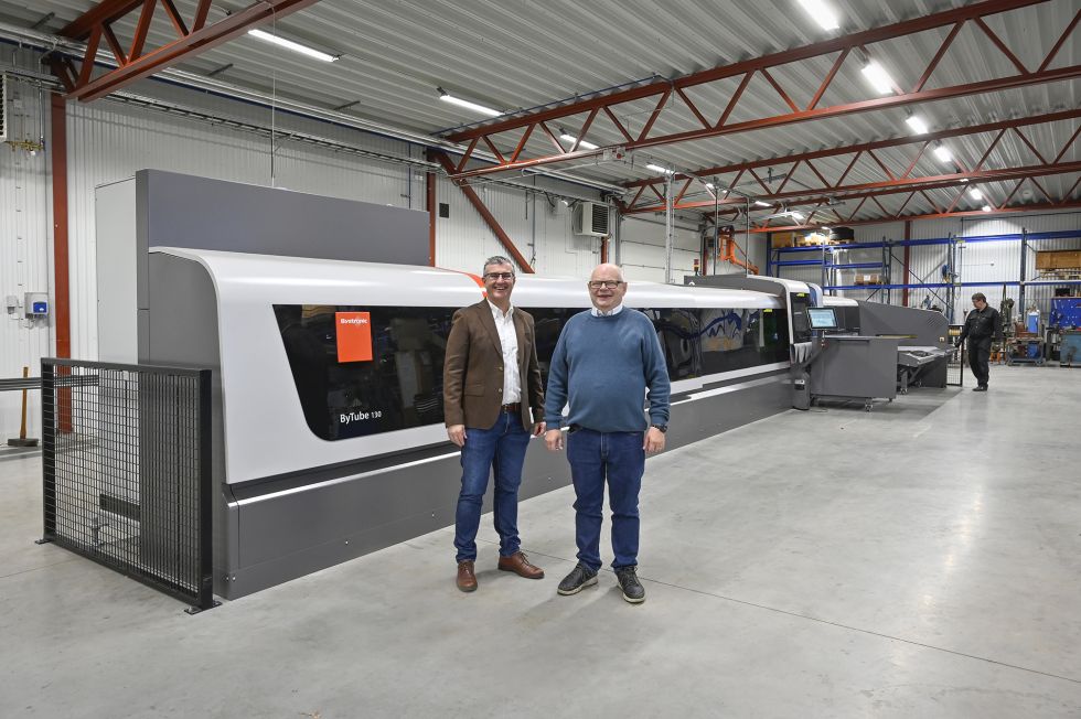 Bystronic's representative Jannis Kolimenos and Ingemar Andréasson both look pleased with the installation of Scandinavia's first top-class pipe laser cutter.