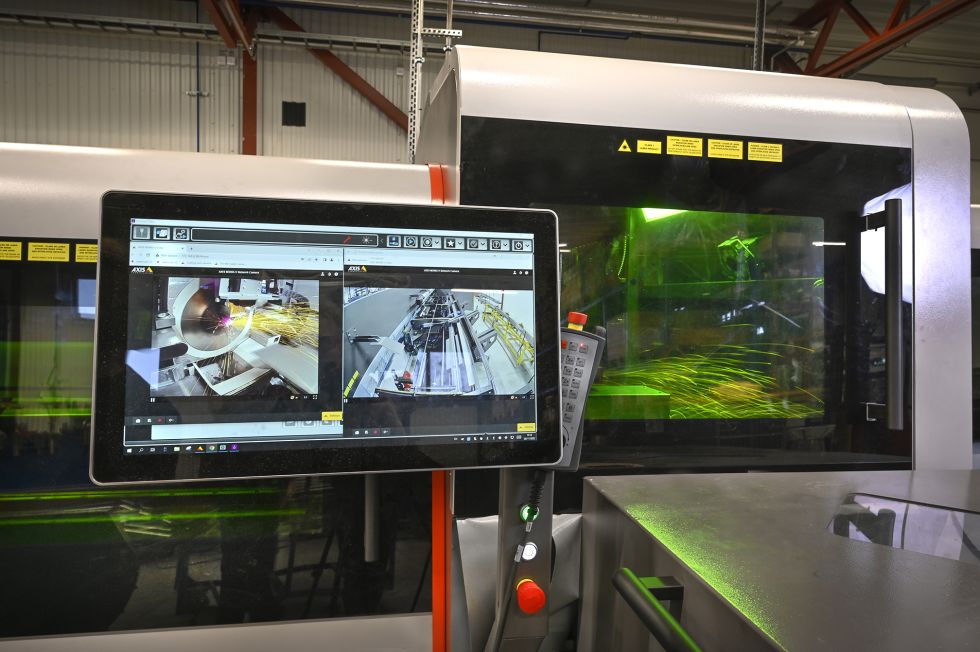 There are no limits other than the imagination when it comes to cutting pipes in all their shapes, the operator can follow the entire process via screens