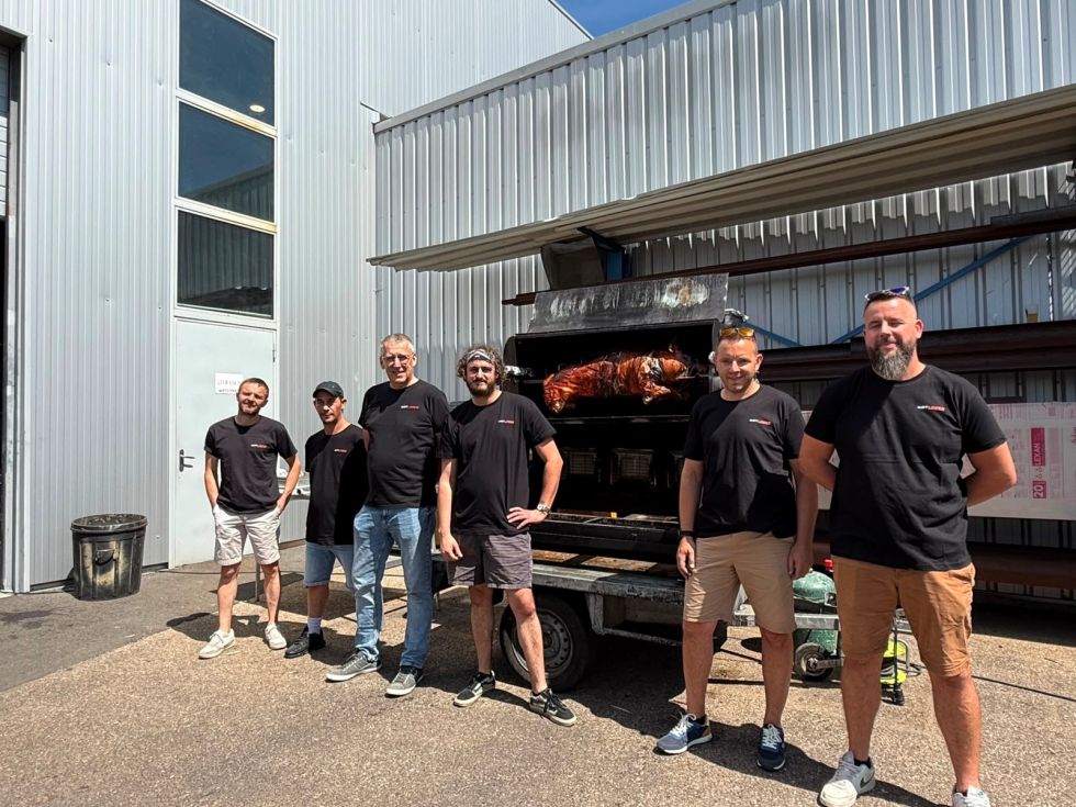 Equipe GT Laser devant BBQ 