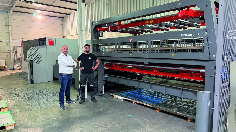 Philippe Garcin, Bystronic France et Dylan Moura, fondateur - dirigeant de BSD Laser devant l'ensemble Laser Bystronic