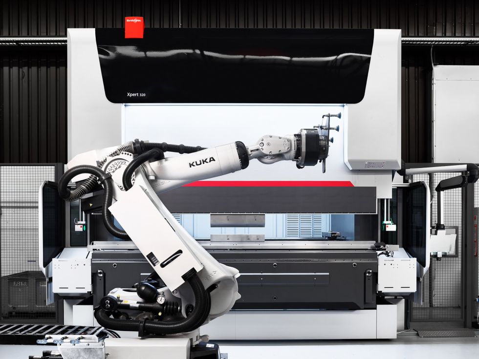 Fully automated bending solution: The Bending Cell is just as ideally suited for the processing of long job lists as for varying orders – from small batch sizes right through to large series.