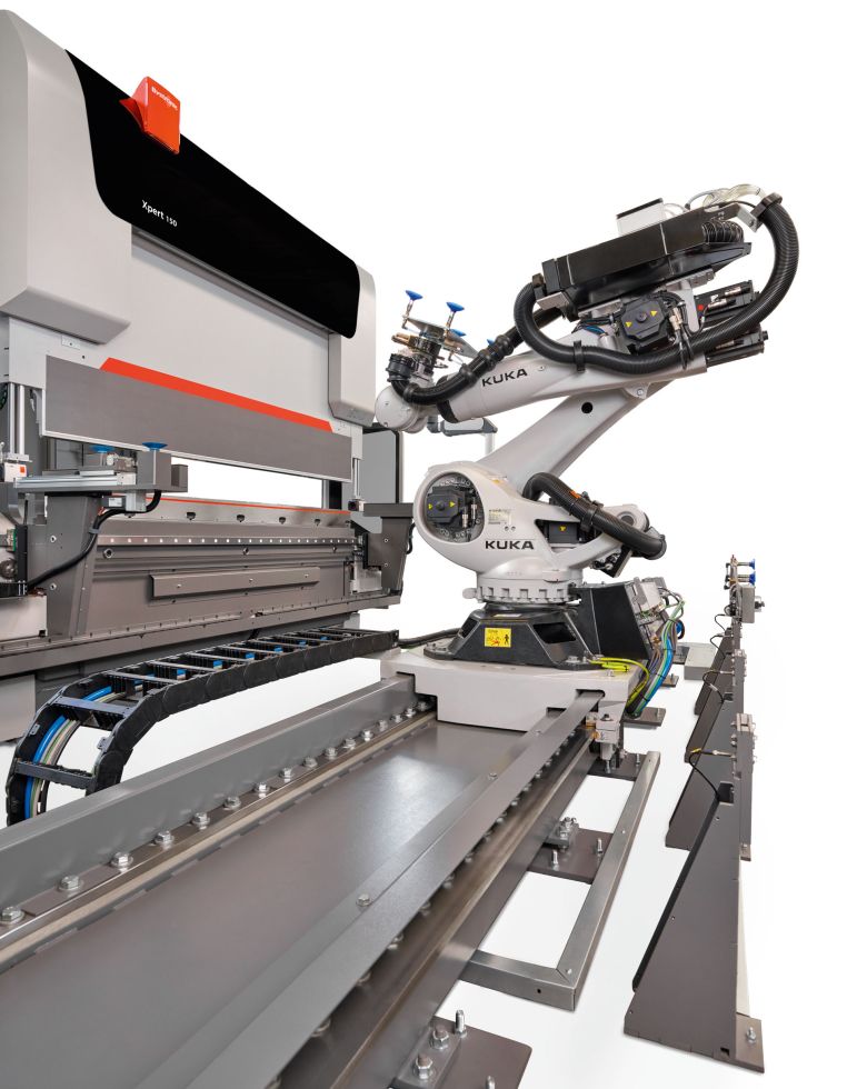 Ágil e autônomo: O robô de 7 eixos é adequado para capacidades de carga de até 270 quilogramas e troca, de forma independente, garras e ferramentas de dobra.