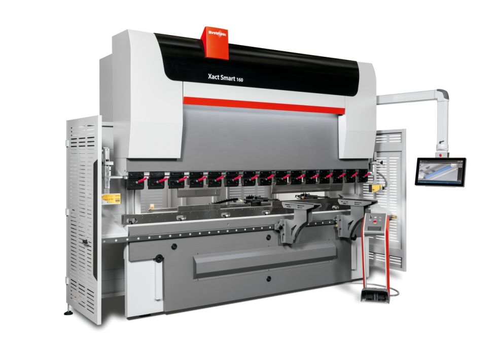 The Xact Smart press brake is available in several models and with up to four axes on the backgauge which enables the processing of simple angles through complex bent parts.