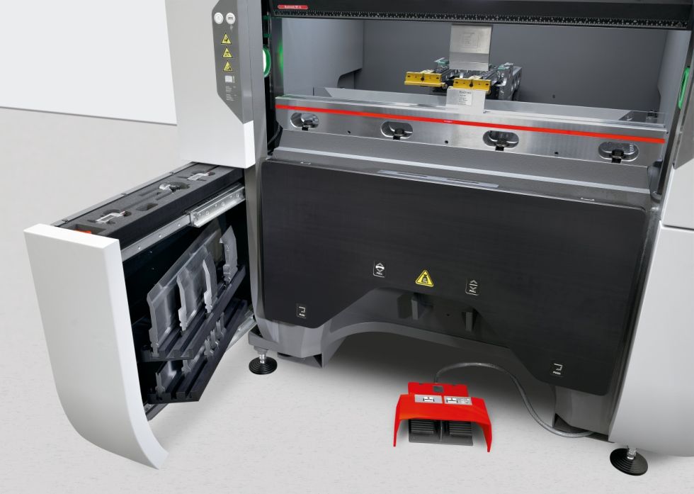 Integrated flexible tooling station greatly reduces non-productive bending time.