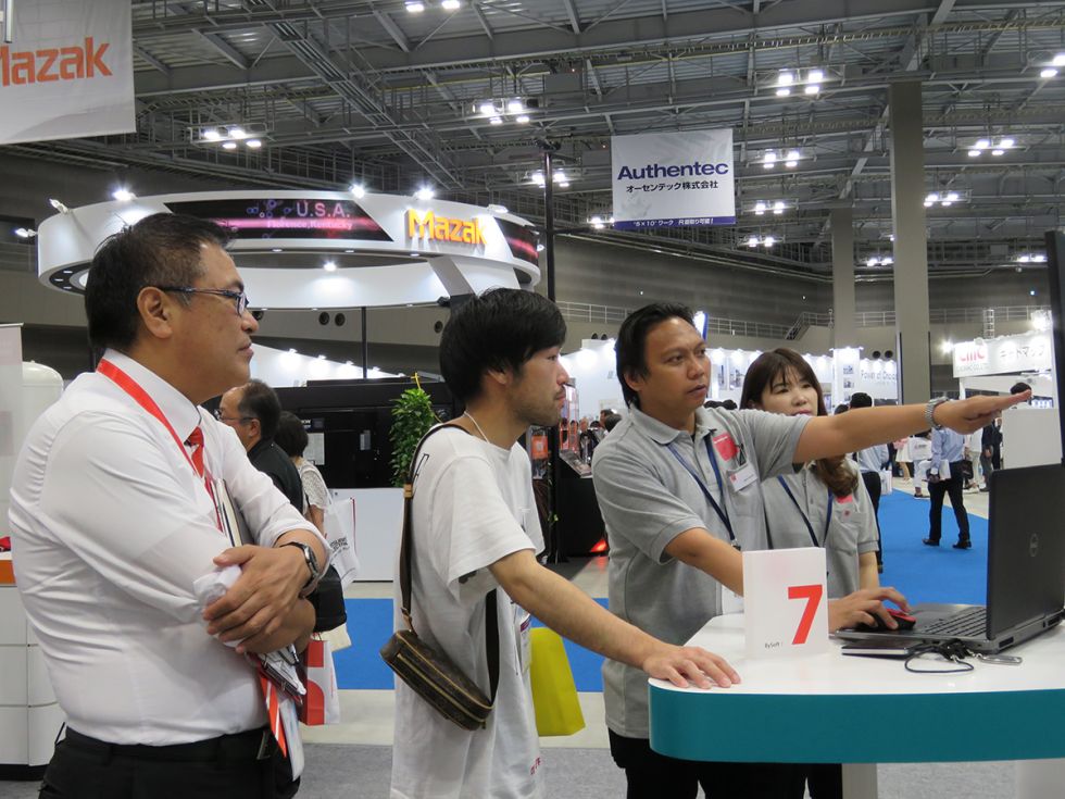 Compañeros de Japón y Corea especialistas en software se encargaron de presentar el BySoft 7.