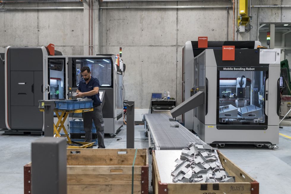 Stoppani has extensively modernized its sheet metal processing facilities. They now also include two mobile press brakes.