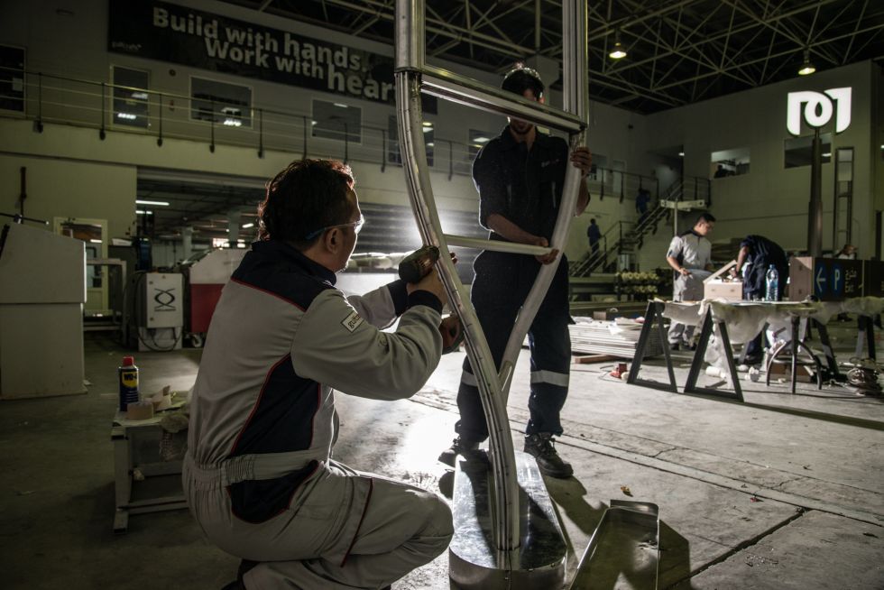 The result of a lengthy design process and many prototypes: Final assembly of a metro sign