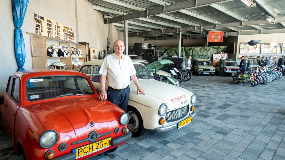 Collezionista appassionato: la passione di Jan Kubacki sono le auto d’epoca e ha creato una bella collezione che ora è esposta nel suo museo.