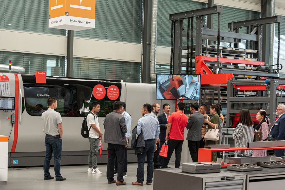 Insights into new technologies: In the Experience Center, the guests discovered the ByStar Fiber with a new cutting head, new features, and even higher performance.
