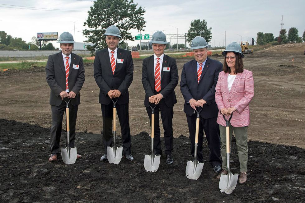 Bystronic welcomed guests and representatives of the press to the groundbreaking ceremony in Hoffman Estates.