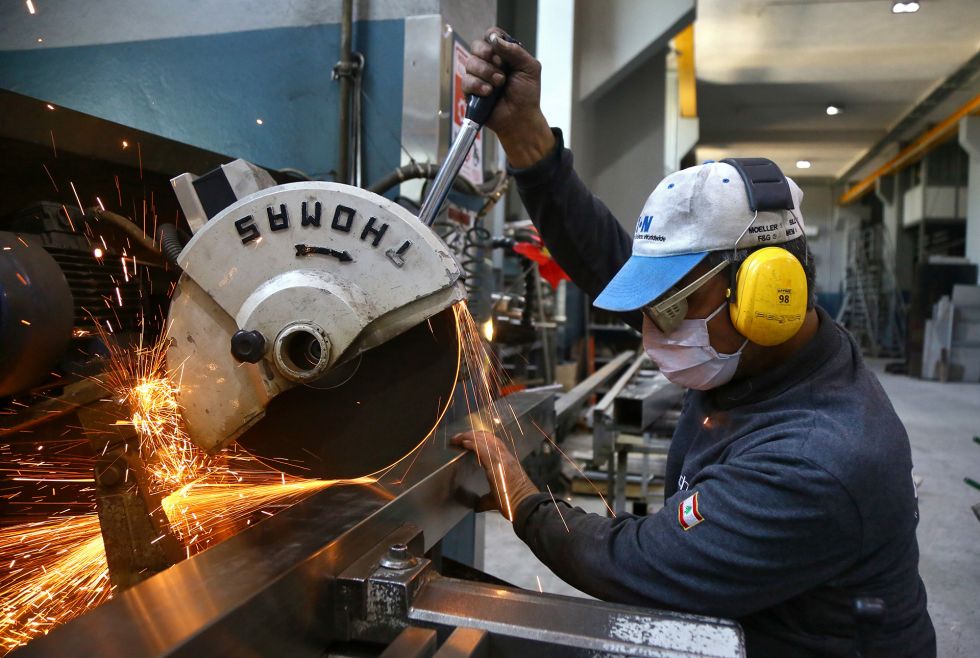 Muchos pasos se siguen haciendo a mano. Pero Technica también está invirtiendo cada vez más en automatización.