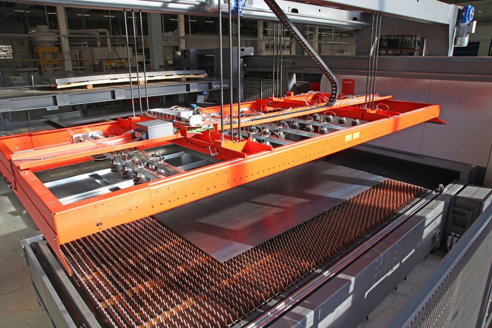 The loading and unloading solution ByTrans Cross automates material handling around the laser cutting process.