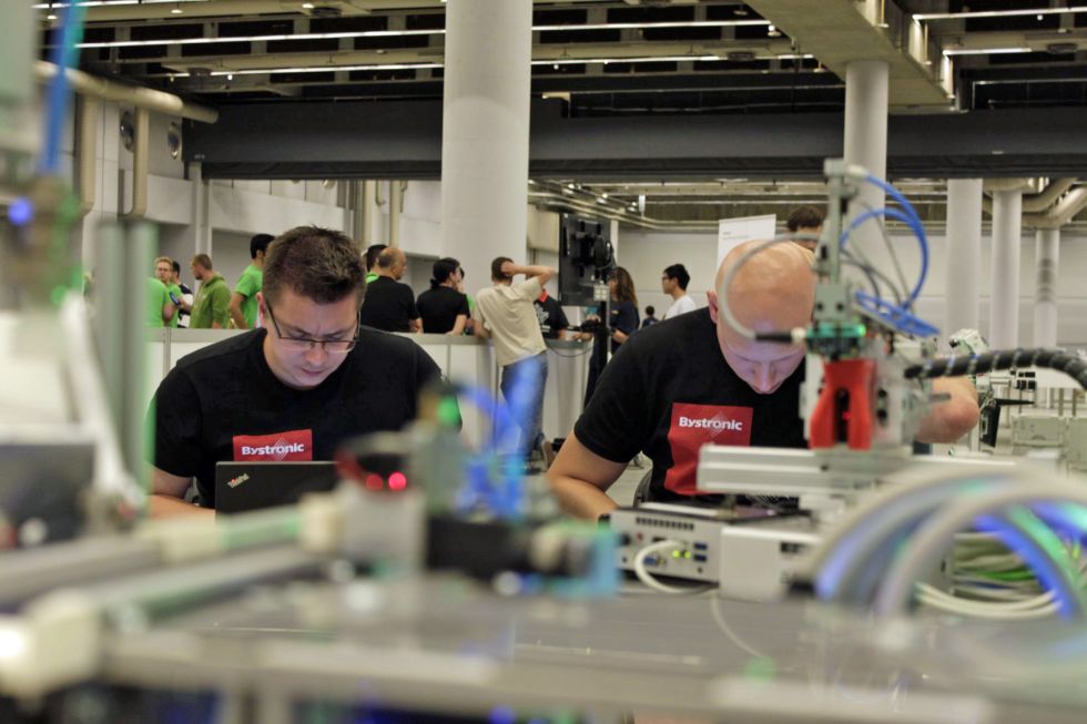 Platz 5 am RoboCup: Das hftm.team.solidus trat in diesem Jahr in Montreal mit seinen speziell auf Logistik programmierten Robotern an.