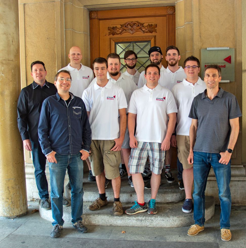 Das hftm.team.solidus 2018 besteht aus Studierenden des Studiengangs Systemtechnik und Dozenten der Höheren Fachschule für Technik Mittelland (HFTM).