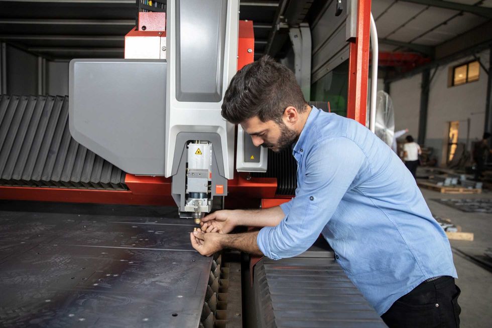 Alta tecnología fabricada en Suiza: el cambio de la boquilla de corte con láser es muy rápido en la ByStar.