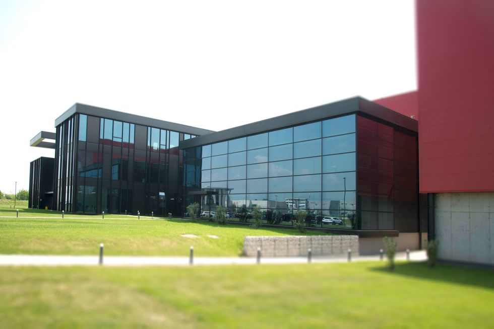 全新的 TTM 大楼拥有 7000 平方米的生产面积以及一座占地 3200 平方米的 Experience Center。