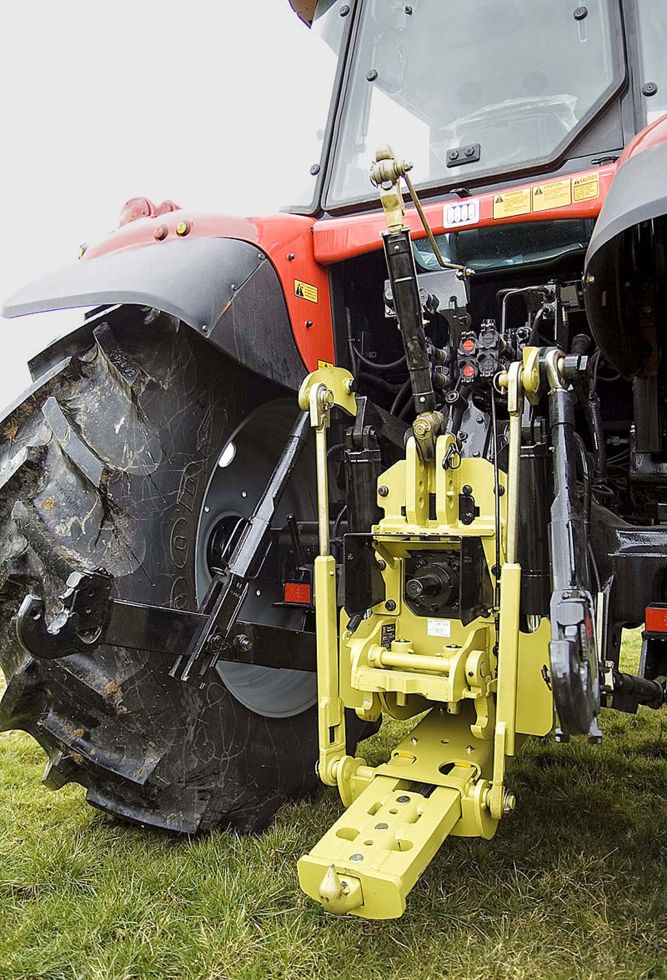 A Dromone Engineering hydraulic push-back hitch gives  better visibility of the hook and trailer ring from a tractor cab.
