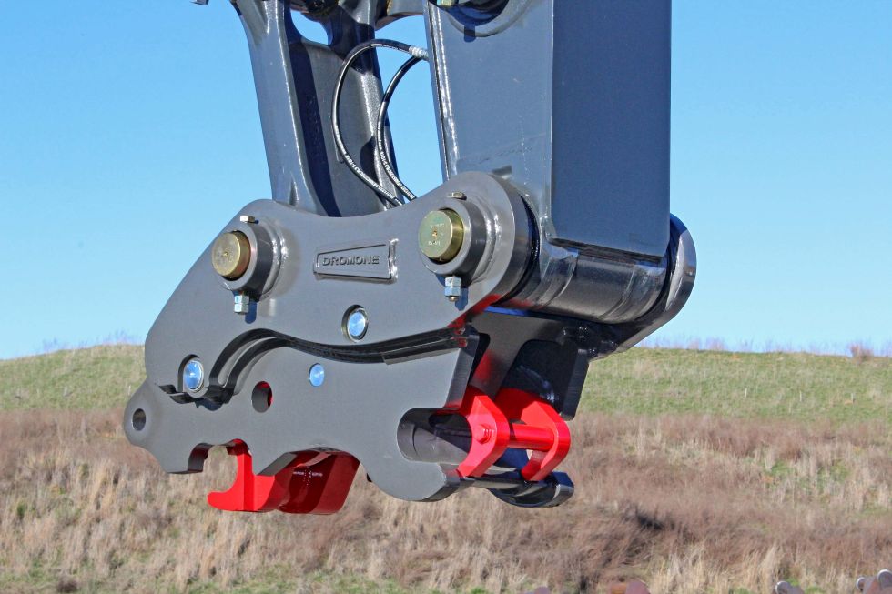 A Dromone Engineering hydraulic multi-lock quick coupler  can be operated without leaving the excavator cab.