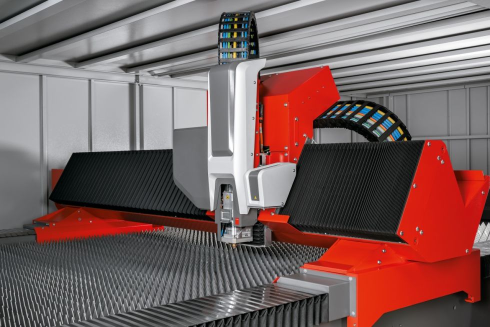 Bystronic’s patented triangle cutting bridge enables the ByStar Fiber to take full advantage of the increased speeds generated by the high fiber laser powers and the linear drives, while maintaining axis rigidity during accelerations.  