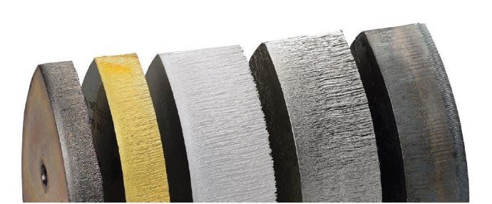 Piezas de metal gruesas de más de 6.35 mm cortadas con un sistema de corte por láser de fibra.