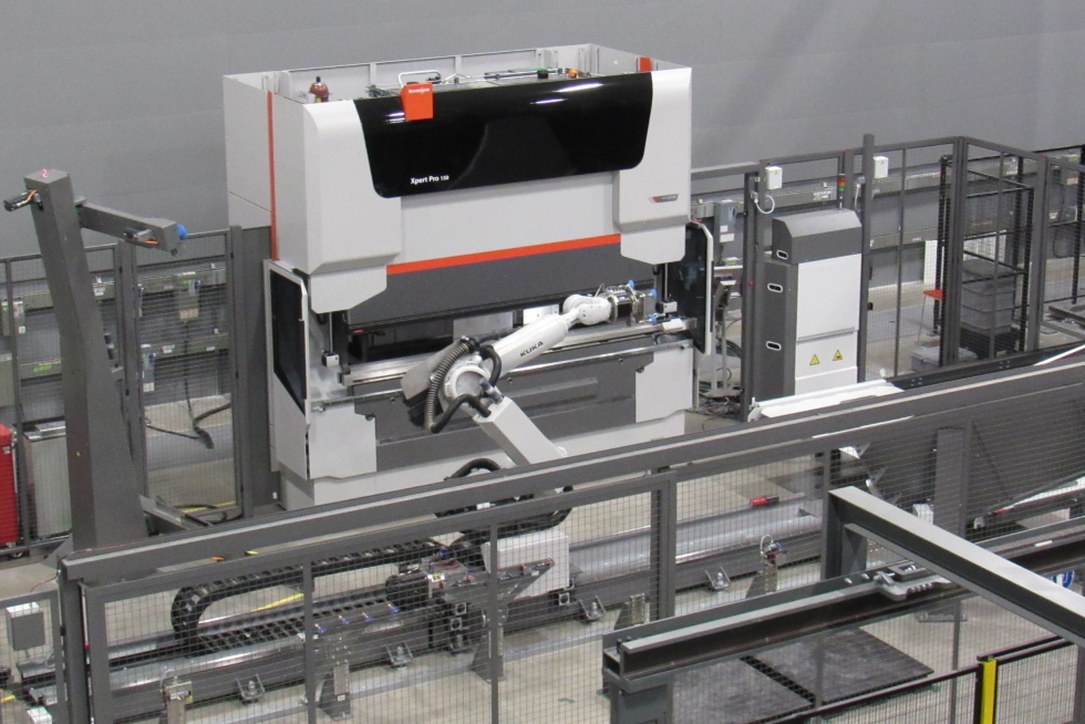 The Xpert Pro Bending Cell provides comprehensive automation from a single source.