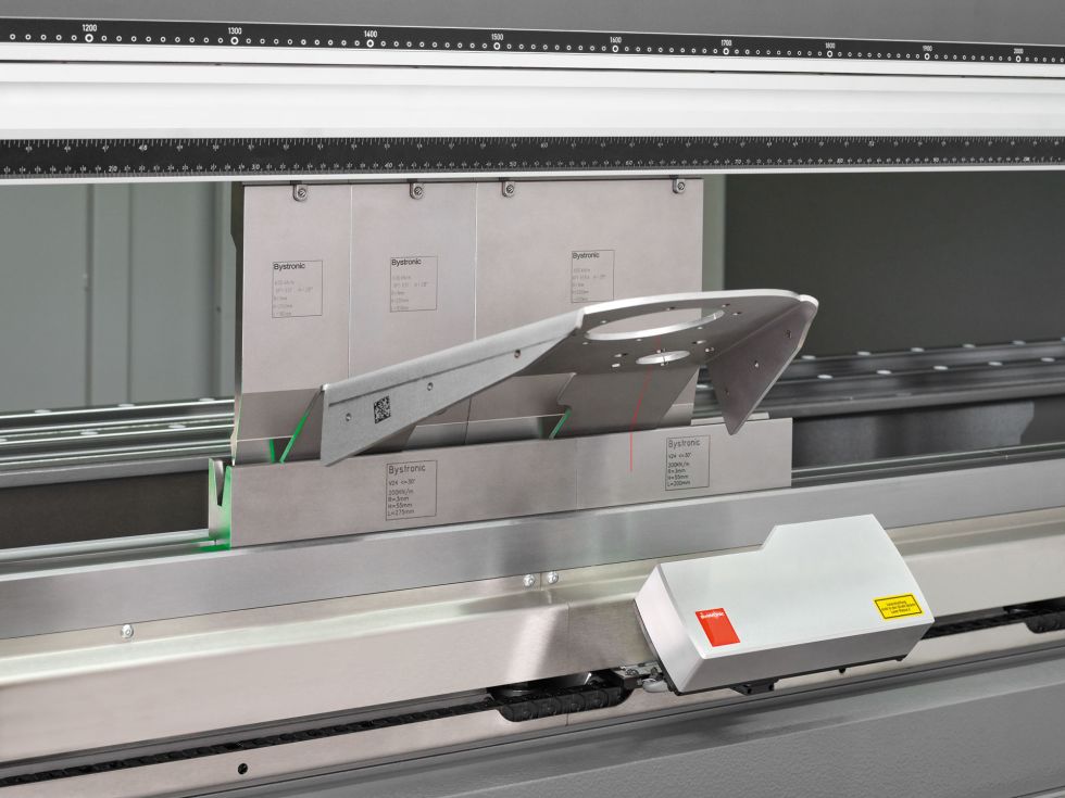 High degree of repetition accuracy: The high-precision LAMS angle measuring system ensures that all the critical factors are compensated during the bending process.