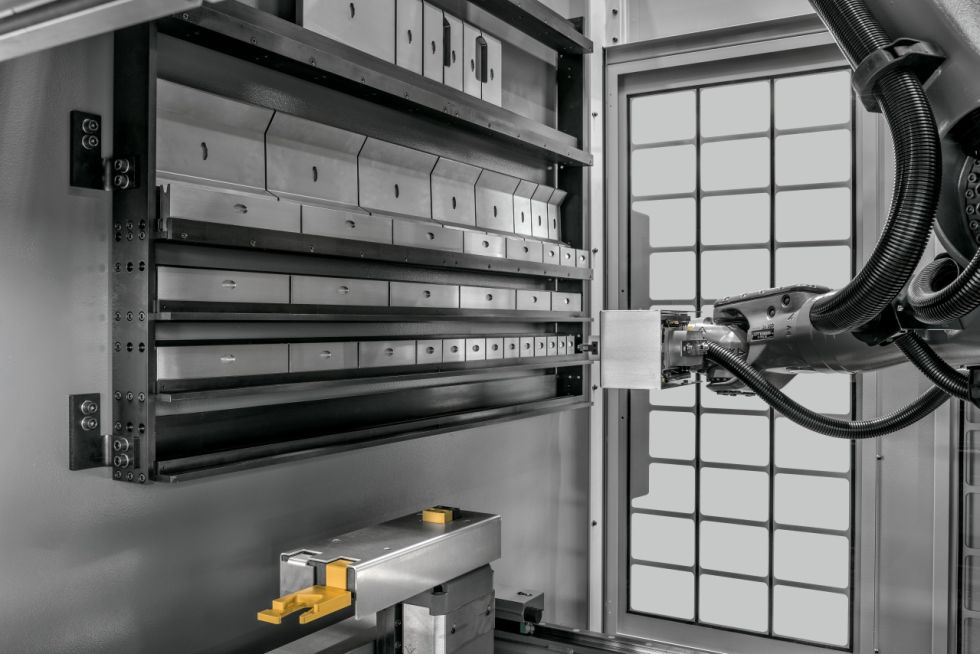 Automatic Xpert Tool Changer positions all the defined tools with the highest precision.