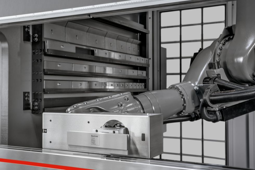 New! Xpert Press Brake Tool Changer: an automation solution for fast bending tool changing with consistently high precision.