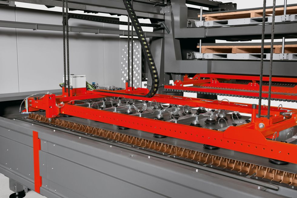 High level of flexibility and availability: Short loading cycles allow a great deal of material to be moved and reduce the operator’s workload during the laser cutting process.